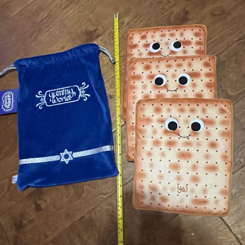 Hide the Matzah without crumbs! Awesome set of 3 afikoman with plush bag